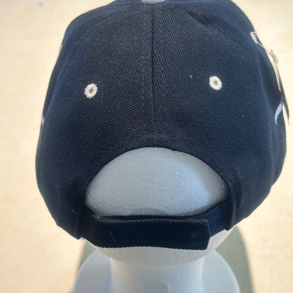 New York Beautifully Embroidered Cap 80% Acrylic 20% Wool. NEW with Tags - Picture 4 of 9